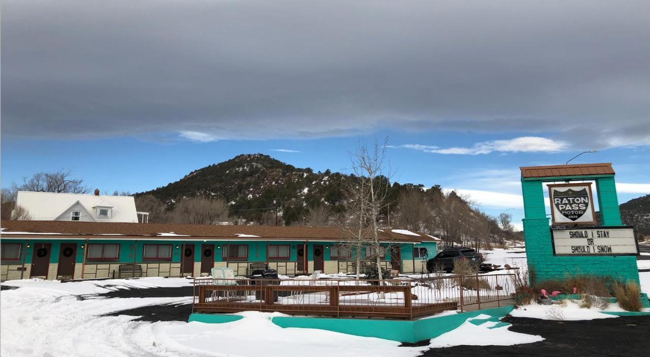 Raton Pass Motor Inn Exterior photo