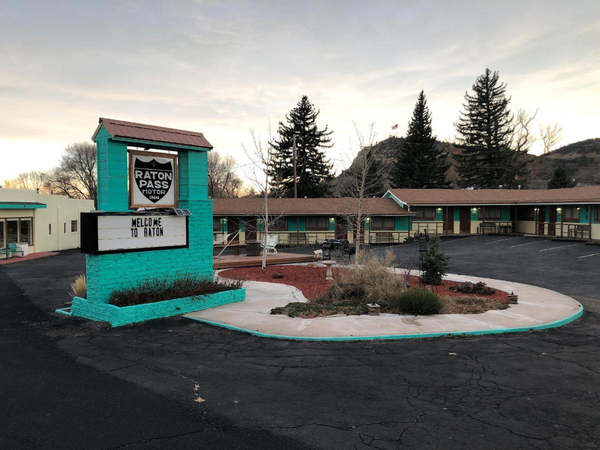 Raton Pass Motor Inn Exterior photo