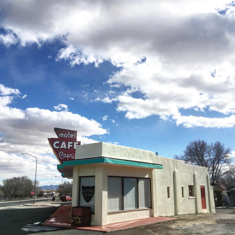 Raton Pass Motor Inn Exterior photo