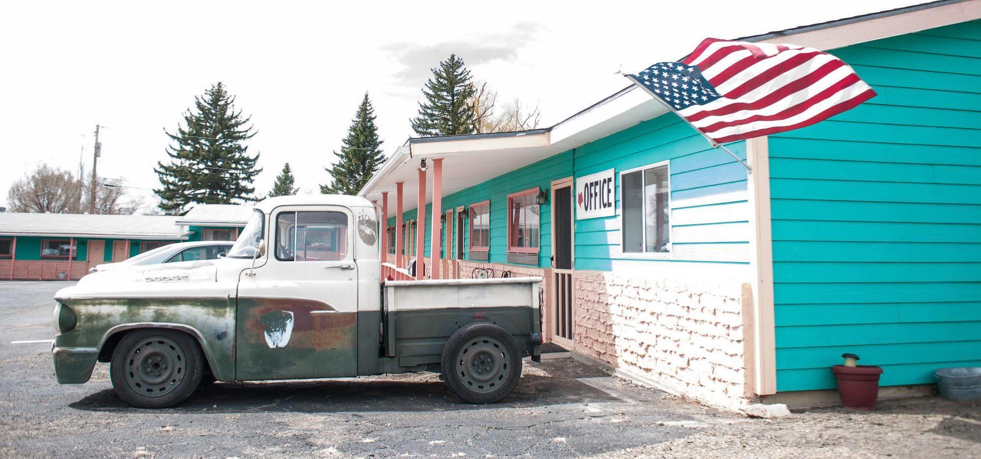 Raton Pass Motor Inn Exterior photo