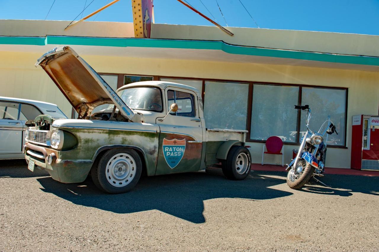 Raton Pass Motor Inn Exterior photo